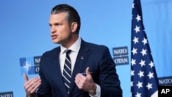 Secretarul Apărării Pete Hegseth înainte de o reuniune a miniștrilor Apărării NATO la sediul NATO din Bruxelless. Joi, 5 iunie 2025.