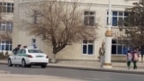 Aşgabat. Paýtagtyň polisiýasy içerki migrantlary gözläp tapmak we olary gelen welaýatlaryna ugratmak ýa-da wagtlaýyn tussag etmek işlerini baýramçylyklaryň öňýany has-da güýçlendirýär. 