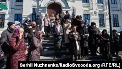 Віряни УПЦ (МП) на території Києво-Печерської лаври, Київ, 30 березня 2023 року 