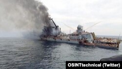 Российский крейсер «Москва» после попадания в него украинских ракет «Нептун» в Черном море, 13 апреля 2022 года