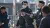 Сотрудники полиции задержали мигранта. Иллюстративное фото. 