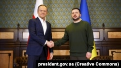Дональд Туск минулого тижня повідомляв, що на початку наступного року поїде до Києва, після цього український президент Володимир Зеленський приїде до Варшави. Фото архівне 