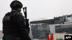 Rus mediasy hüjümi azyndan bäş adamyň geçirendigini ýazýar.