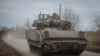 Американська бойова машина Bradley поблизу Авдіївки в рамках військової допомоги США