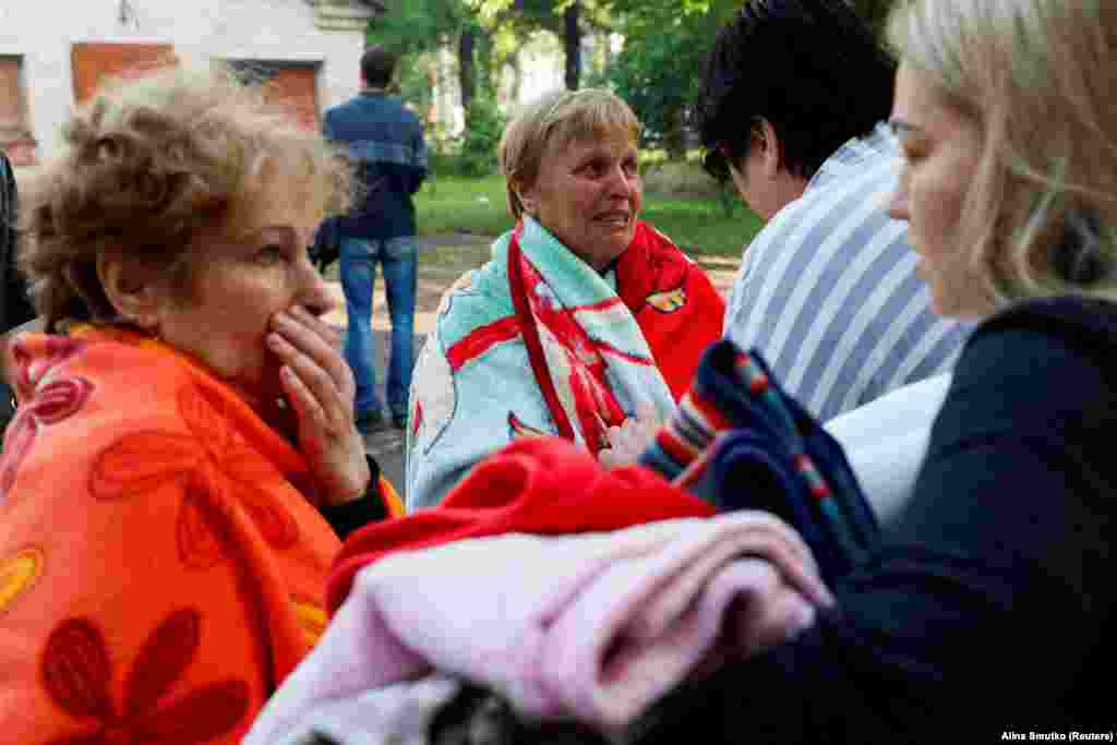 Мешканці багатоповерхівки у Кривому Розі, в який влучила російська ракета, говорять про щонайменше два вибухи
