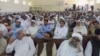 د جون پر۱۱مه په غلنۍ کې د سیاسي ډلو مشران د جرګې په خیمه کې ناست دي.