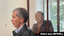 Зейнеткер Қалима Жапарова сот үкімін тыңдап тұр. Шымкент, 24 мамыр 2024 жыл.