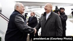 Александр Лукашенко жана Илхам Алиев. 2024-жылдын 17-майы.