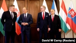 Зліва направо: прем’єр-міністри Словаччини Роберт Фіцо, Польщі Дональд Туск, Чехії Петр Фіала та Угорщини Віктор Орбан під час саміту країн Вишеградської групи (V4). Прага, 27 лютого 2024 року