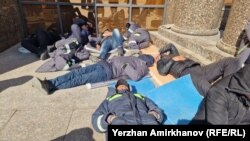 Oil workers protest in Astana on April 11.