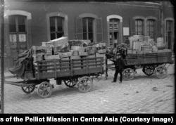 The boxes of discoveries brought back to Paris by the expedition
