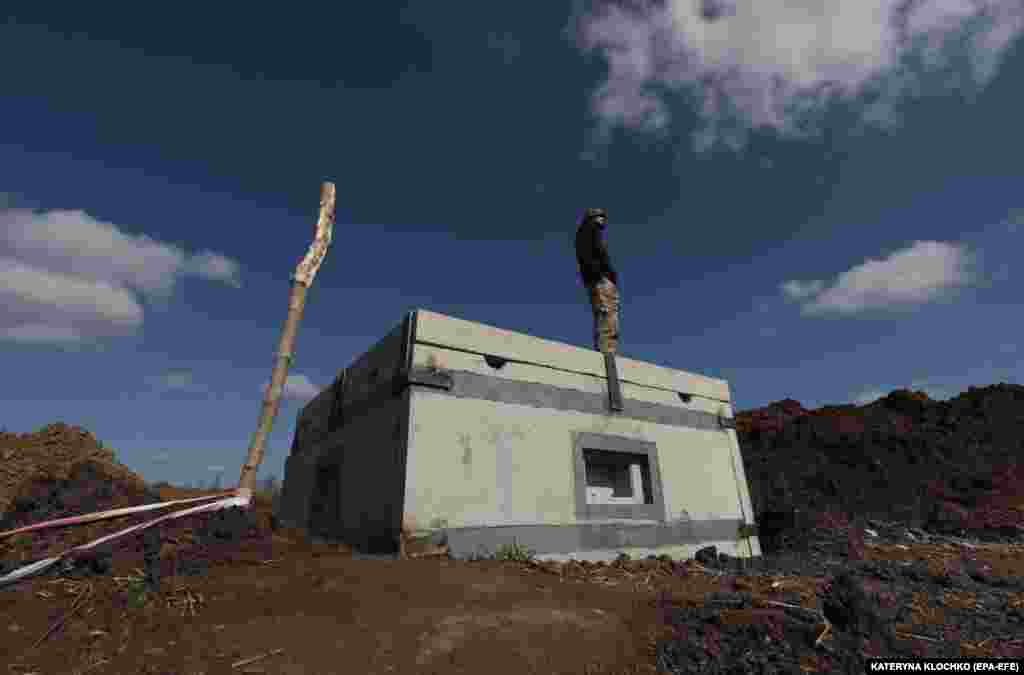 The construction of three defensive lines is a "massive task, but the pace is good," Zelenskiy said. Ukraine has increasingly used prefabricated combat shelters made from reinforced concrete. They first appeared in the Donbas in places like Avdiyivka and Maryinka, and they are currently being placed in areas where Russian strikes are highly likely.