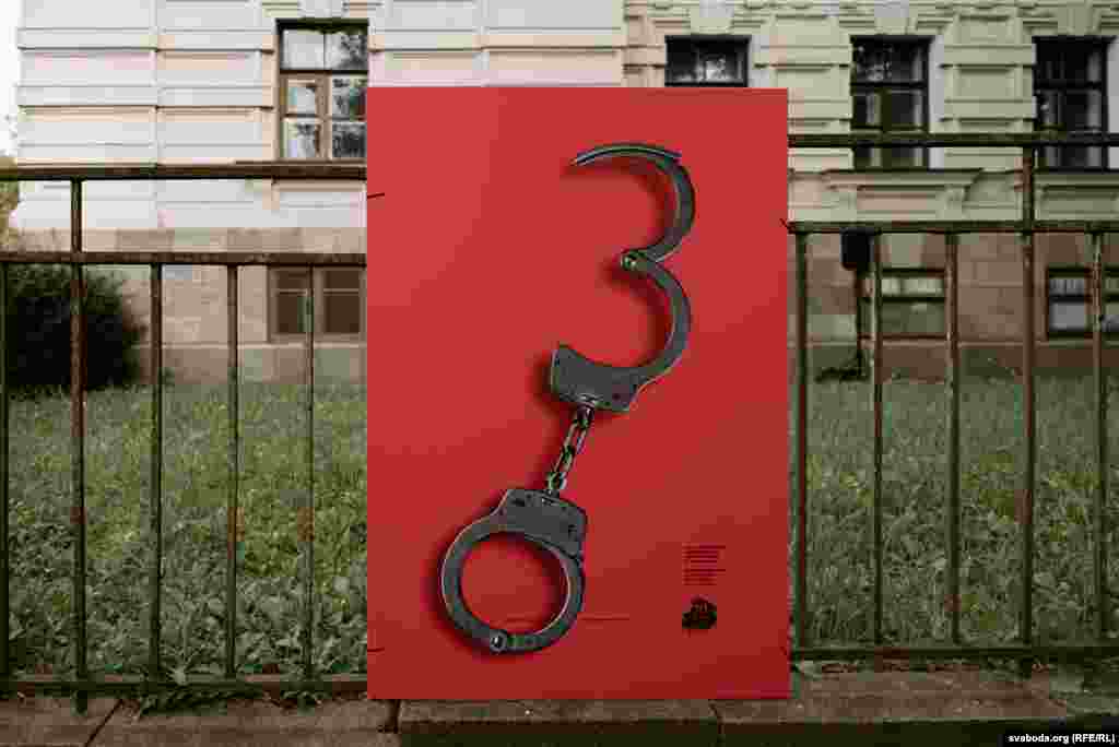 In a speech at the opening, Tsikhanouskaya said, "The handcuffs depicted in one of Artur Vakarau’s posters perfectly convey what has been happening in Belarus over the past 30 years."