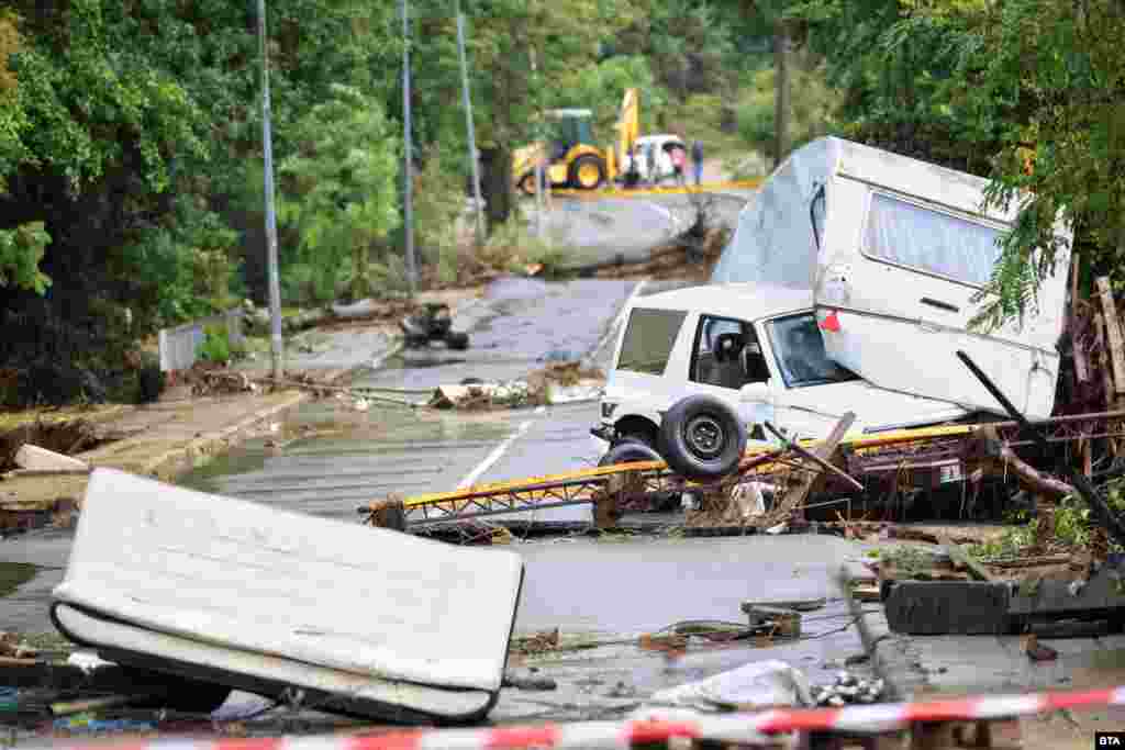 The mayor of Tsarevo, Georgi Lapchev, announced a state of emergency on September 5 that will last at least five days. 