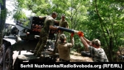 Ukrainian troops prepare to launch artillery strikes against Russian positions during their country's counteroffensive in the Zaporizhzhya region. 