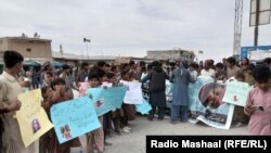 په احتجاج کې يوشمېر ماشومانو هم شامل ول.
