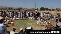 د جرګې ګډونوال وایي چې د وسلوالو او پوځ ترمینځ د نښتو له وجې ولسي خلک اغېزمن کېږي ـ پخوانی انځور.
