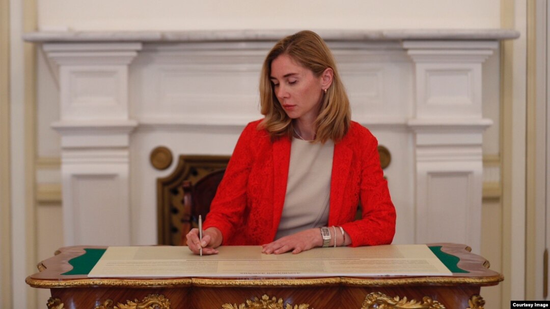 Тина Бокучава подписала документ от имени «Единого национального движения»