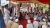 د راجګل کډوالو احتجاج ختم کړ؛ د بې کوره شويو د ستنېدو بهیر پيلېږي