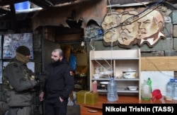 Борците на меѓународната бригада Пјатнашка фотографирани во близина на Авдијивка на 27 октомври
