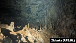The wall that separated the spelunkers from the hall that they discovered later.