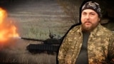 Колаж. Іван Харитонов, позивний «Батюшка» - механік-водій 65-ї ОМБр ЗСУ. На тлі танк