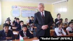 Täjigistanyň mekdepleriniň birinde