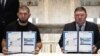 Жеңил салмактагы мурдагы UFC чемпиону Хабиб Нурмагомедов жана "Кыргыз почтасы" ишканасынын жетекчиси Марат Черикчиев. 10-август, 2022-ж. Бишкек. 