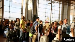 There are currently some 80,000 Russian holidaymakers in Egyptian Red Sea resorts.
