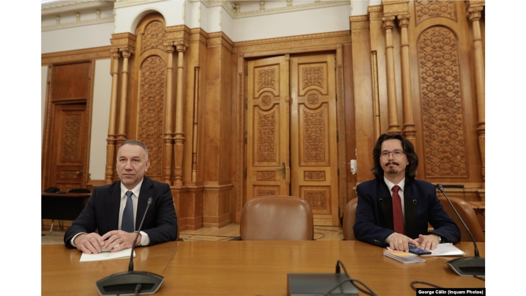 Bogdan Licu si Cristi Danilet, contracandidatul său pentru un post de judecător la CCR. Votul va fi însă unul politic.