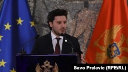 Црногорскиот премиер Дритан Абазовиќ