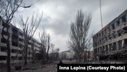 Наслідки обстрілів із боку російських військ у Маріуполі