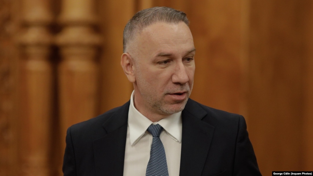 Bogdan Licu este procuror general adjunct și a fost propus de PSD judecător la Curtea Constituțională. 