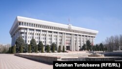 Some lawmakers in Kyrgyzstan's parliament have drawn Russian ire by suggesting that the Soviet-era names for districts in the capital, Bishkek, should be changed. (file photo)