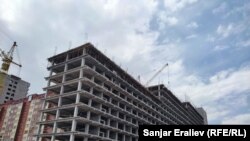 Бишкектеги курулуштардын бири. Иллюстрациялык сүрөт.