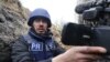 Jurnalistul RFE/RL Ucraina, Marian Kushnir, pe 22 aprilie, 2022. El a relatat constant de pe linia frontului, iar reportajele sale video au fost preluate frecvent de presa internațională.