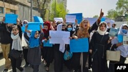 طالبانو د ۲۰۲۱ کال د اګست په ۱۵مه په افغانستان کې د جمهوري او منتخب حکومت تر چپه کولو او د خپلې واکمنۍ تر پيل وروسته، له شپږم ټولګي پورته د نجونو پر تعليم بندیز ولګاوه.