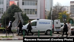 Скопје - Проверка на полицијата во средно скопско училиште по дојава за поставена бомба