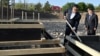 Садыр Жапаров на мероприятии по строительству нового здания администрации президента.