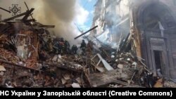 Результат влучення російської ракети у житловий будинок Запоріжжя. 6 жовтня 2022 року