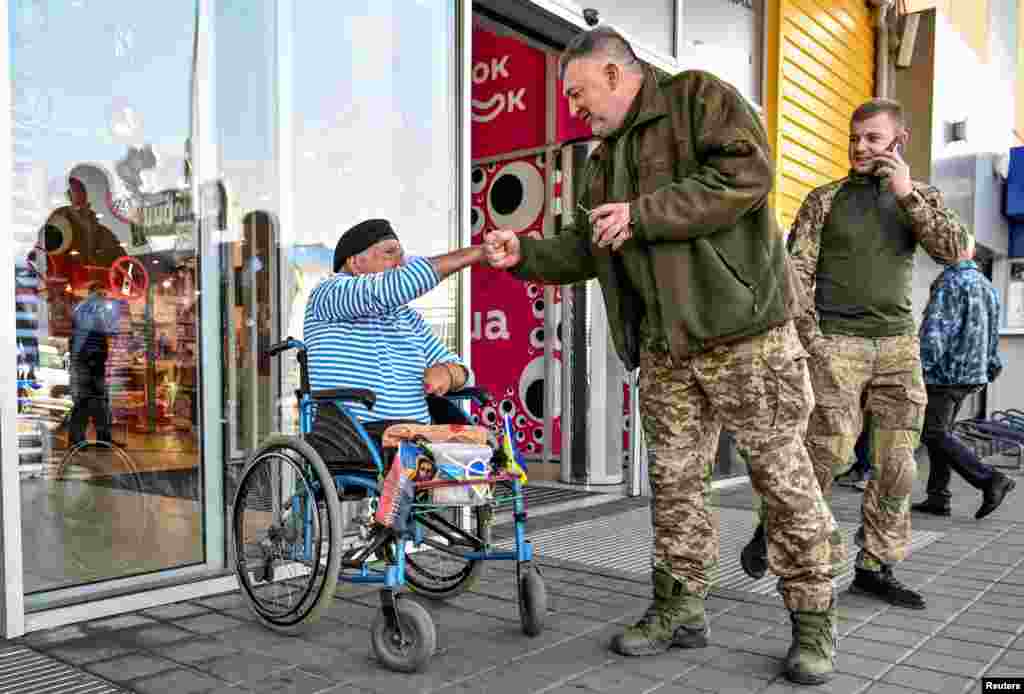 Hryhoriy Yanchenko, a Soviet Army veteran who fled to Zaporizhzhya from Russian-controlled Kherson, greets soldiers as he collects donations for the Ukrainian military. On September 30, Russian President Vladimir Putin signed documents to formally annex four Ukrainian regions partially occupied by Moscow -- Zaporizhzhya, Kherson, Donetsk, and Luhansk. The UN secretary-general called the move "illegal" and it has not been recognized around the world.