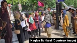 په کابل کې یوشمېر ښځې د خپلو حقونو لپاره د مظاهرې پر مهال - پخوانی انځور. 