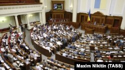 Ukrainian lawmakers passed the first reading of a controversial draft law on sanctions by a small majority on August 12. 