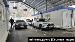 ფოტო არქივიდან."ზემო ლარსის" საკონტროლო-გამშვები პუნქტი, საქართველო-რუსეთის საზღვარზე 