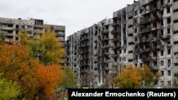 «Майже всі, особливо люди з Маріуполя, описували умови, у яких вони опинялися, як примусові», йдеться в звіті (на фото: окупований Маріуполь, жовтень 2022 року)