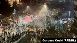 Žandarmerija ispred Skupštine Srbije gdje je došlo do incidenata nakon masovnog protesta, 15. marta 2025.