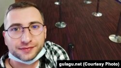 Белорусский программист Сергей в парижском аэропорту "Шарль де-Голль", 16 октября 2021