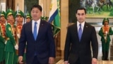 Türkmenistanyň prezidenti Serdar Berdimuhamedow (sagda) we Mongoliýanyň prezidenti Uhnaagiýn Hurelsuh. Aşgabat. Oktýabr, 2024 ý.