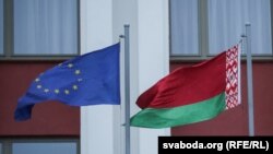 Сьцягі Эўразьвязу і Беларусі. Ілюстрацыйнае фота