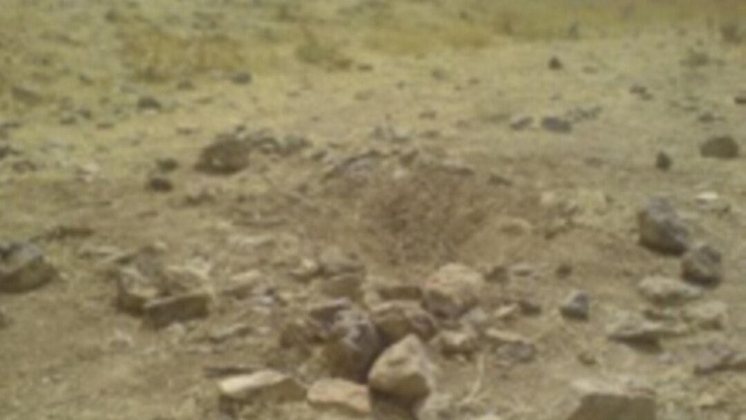 دادگاهی در جمهوری اسلامی برای دو خواهر به نام های زهره و آذر کبيری نيت که هم اکنون به اتهام «زنا» در زندان رجايی شهر کرج به سرمی برند، حکم سنگسار صادر کرده است.